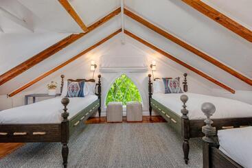 Hotel Nantucket Periwinkle