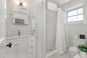 Hotel Nantucket Periwinkle