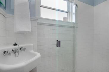 Hotel Nantucket Periwinkle