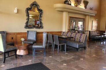 هتل Oxford Suites Redding