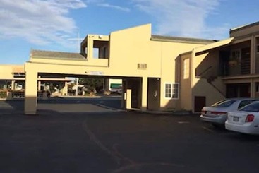 هتل Pacific Best Inn