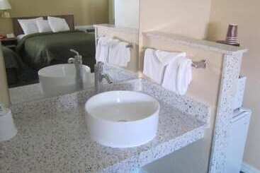 هتل Pacific Best Inn