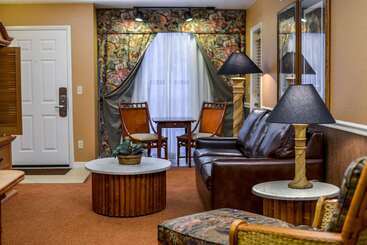 هتل Parkway International Resort
