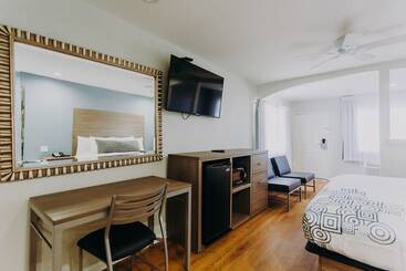 هتل Scottish Inn & Suites Kemah Boardwalk
