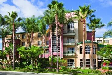 هتل Peacock Suites