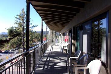 هتل Pepper Tree Inn Tahoe City