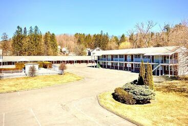 هتل Pilgrim Inn