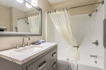 هتل Quality Inn Branson On The Strip
