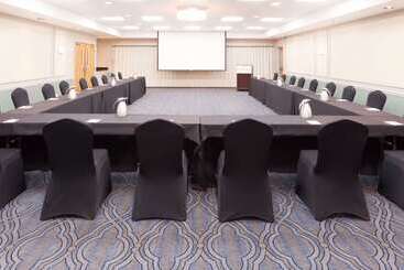 هتل Ramada Plaza By Wyndham Chicago North Shore