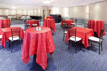 هتل Ramada Plaza By Wyndham Chicago North Shore