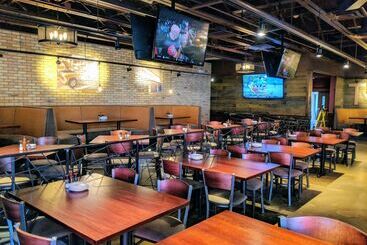 هتل Ramada Plaza By Wyndham Chicago North Shore