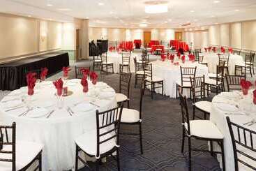 هتل Ramada Plaza By Wyndham Chicago North Shore