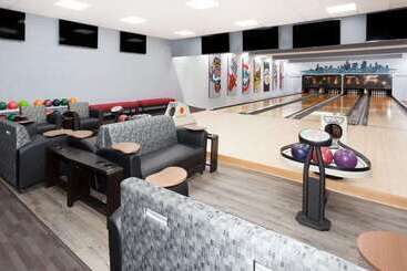 هتل Ramada Plaza By Wyndham Chicago North Shore