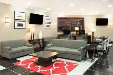 هتل Ramada Plaza By Wyndham Chicago North Shore