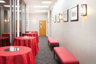 هتل Ramada Plaza By Wyndham Chicago North Shore