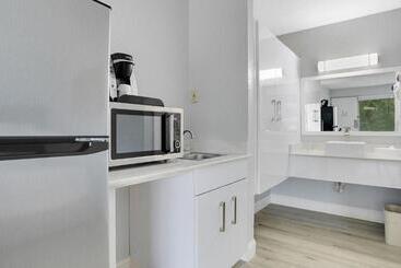 هتل Home 1 Suites Extended Stay   Kissimmee