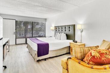 هتل Home 1 Suites Extended Stay   Kissimmee