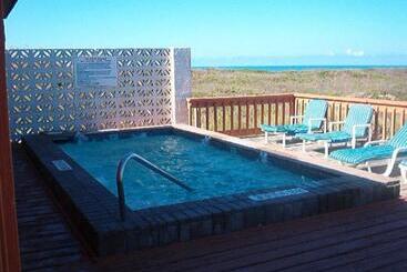 استراحتگاه Padre South Hotel On The Beach