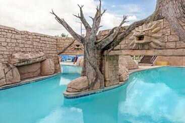 استراحتگاه Polynesian Hotel & Suites Wisconsin Dells/lake Delton