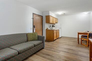 استراحتگاه Polynesian Hotel & Suites Wisconsin Dells/lake Delton