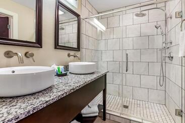 渡假胜地  Polynesian Hotel & Suites Wisconsin Dells/lake Delton