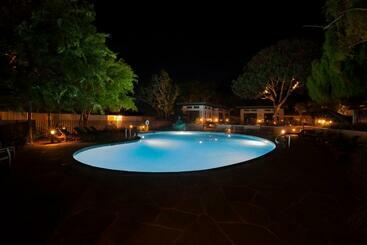 استراحتگاه The Quail Lodge