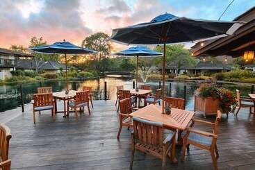 استراحتگاه The Quail Lodge