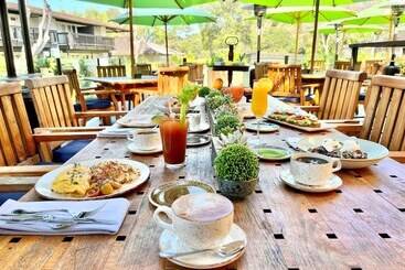 استراحتگاه The Quail Lodge