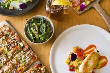 استراحتگاه The Quail Lodge