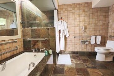 استراحتگاه The Quail Lodge