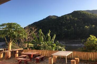 Mekong Backpackers Pakbeng