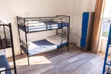 Urbany Hostel London 18 40 Years Old