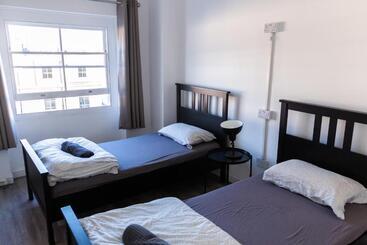Urbany Hostel London 18 40 Years Old