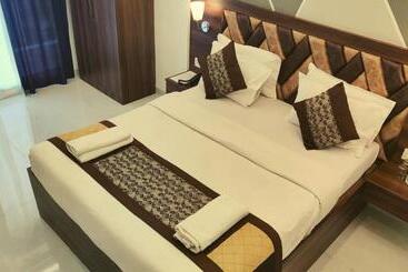 هتل Rajdhani Resort Lonavala