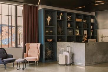 Hotel Sonder 907 Main