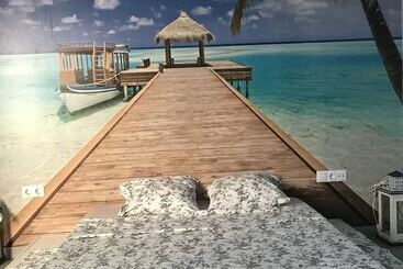 تختخواب و صبحانه Kamelly