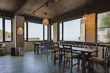 تختخواب و صبحانه Mountain Traveler Inn
