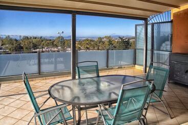 شقق خاصة سياحية City & Sea Two Floor Flat With View Next To Metro
