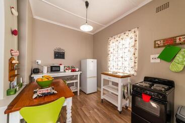 هتل Belfield Wines And Farm Cottages