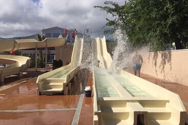 هتل Camping Sènia Caballo De Mar