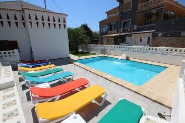 Only 100m To The Beach! Spacious Villa With Private Pool 12 People
