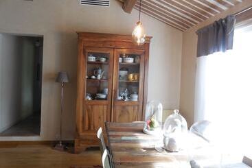 Пансион La Maison Bleue