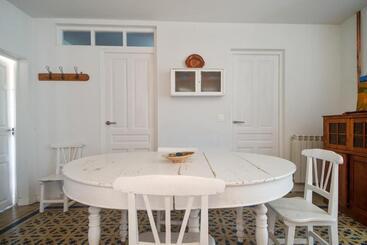 Spacious House With Garden In Sardon De Duero