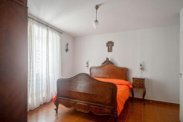 Spacious House With Garden In Sardon De Duero