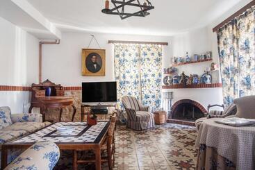 Spacious House With Garden In Sardon De Duero