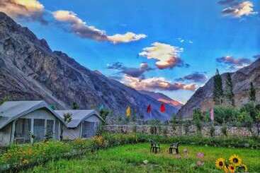 هتل Tih Buckwheat Root Camp Turtuk