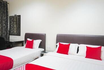 בית מלון כפרי Utama Inn By Oyo Rooms