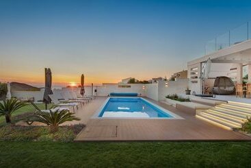 Luxury Villa Cinderella With Swimming Pool