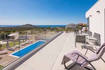 Luxury Villa Cinderella With Swimming Pool