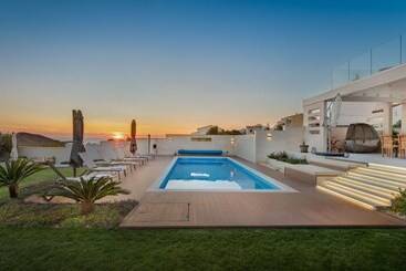 Luxury Villa Cinderella With Swimming Pool